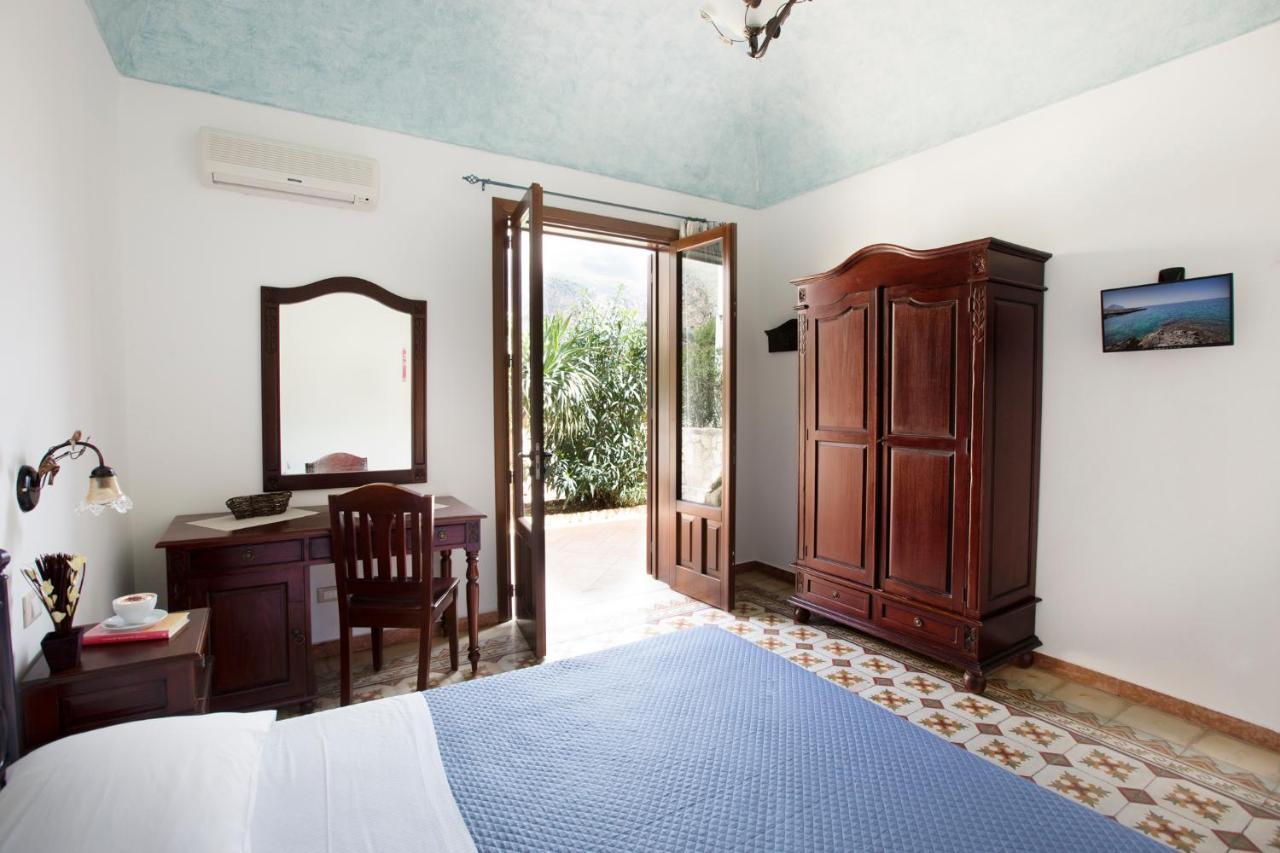 Cala Di Ponente Hotel Кастелуцо Екстериор снимка