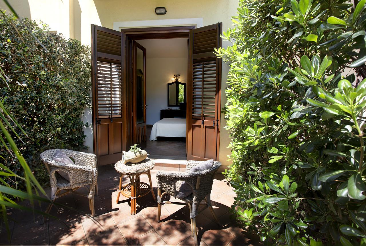 Cala Di Ponente Hotel Кастелуцо Екстериор снимка