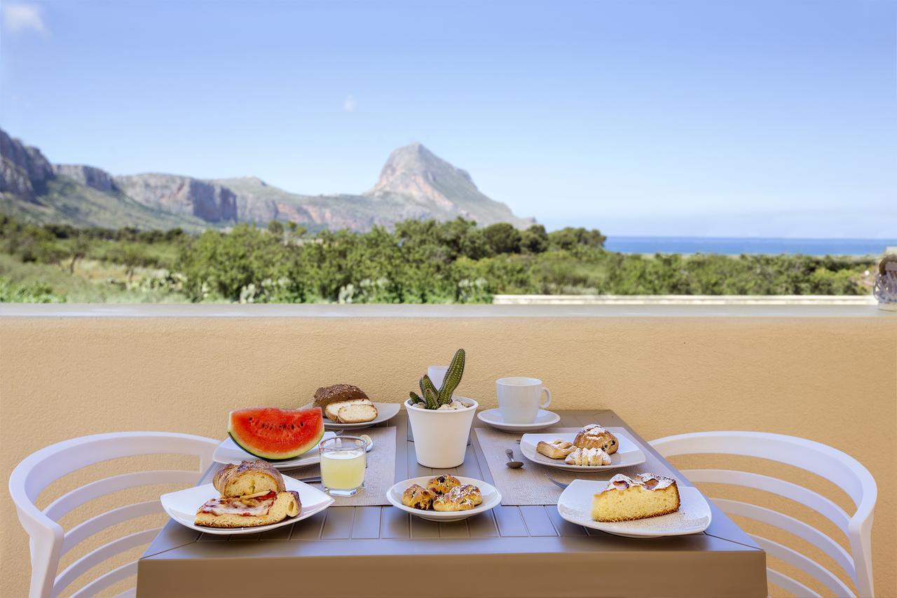 Cala Di Ponente Hotel Кастелуцо Екстериор снимка